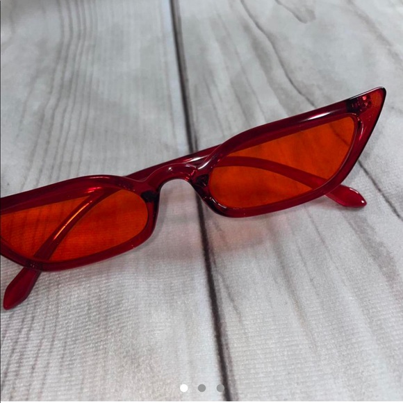 Red Retro Sunglasses βοΈοΈ - Picture 2 of 3